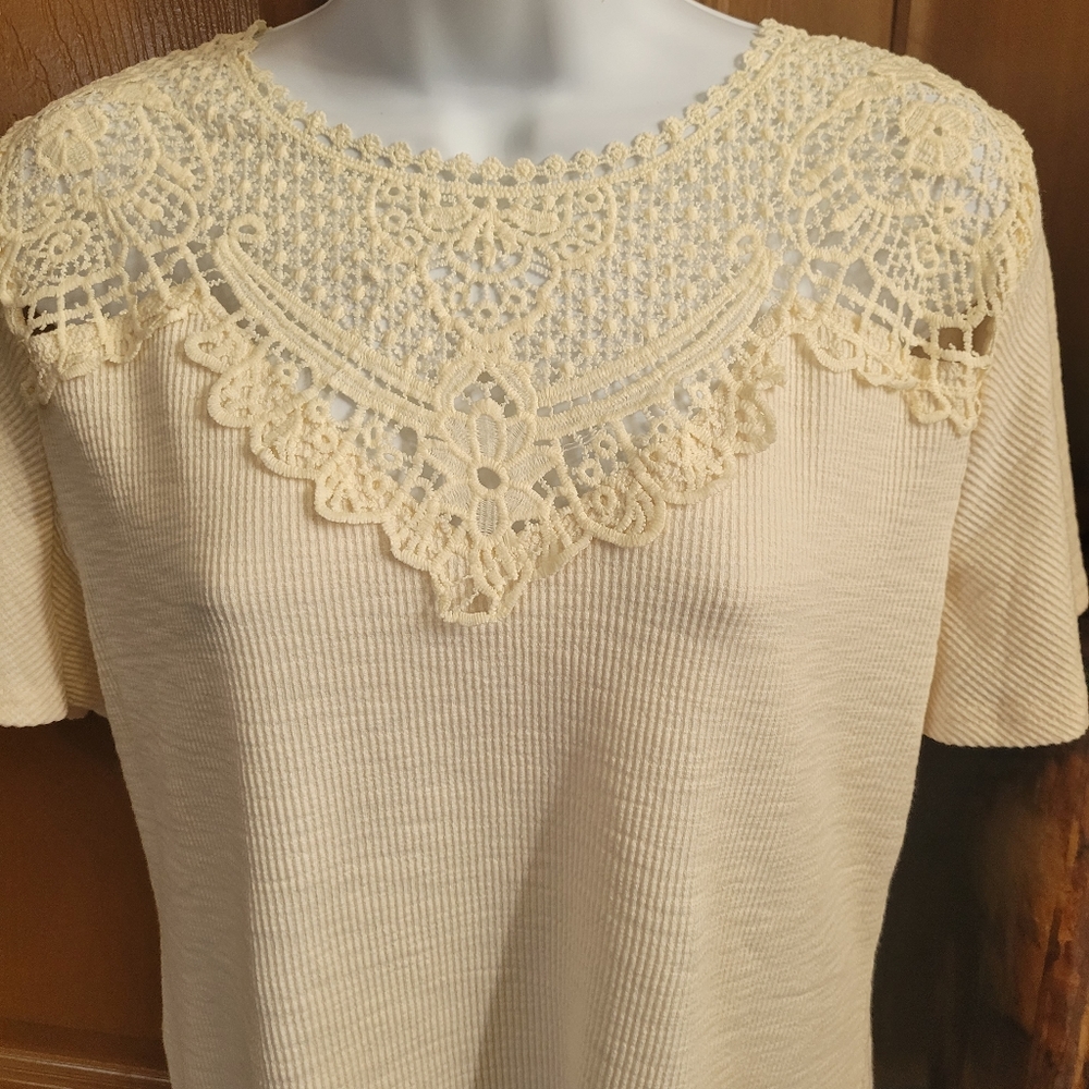💥Host Pick💥 New Flutter Sleeve Top - Picture 6 of 6